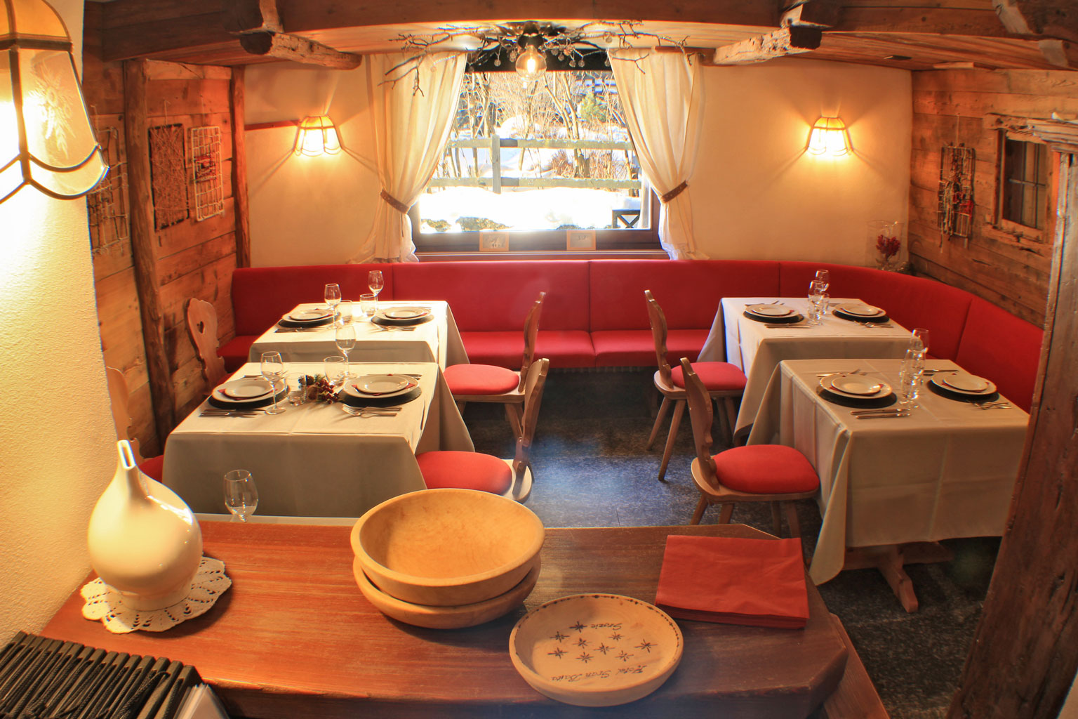 Hotel-Gran-Baita--Ristorante-Gressoney-Restaurant-Saletta-vista_SLIDER